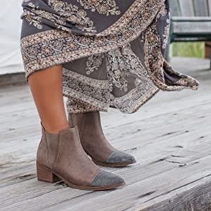 Report SZ 7 zerega ankle boot